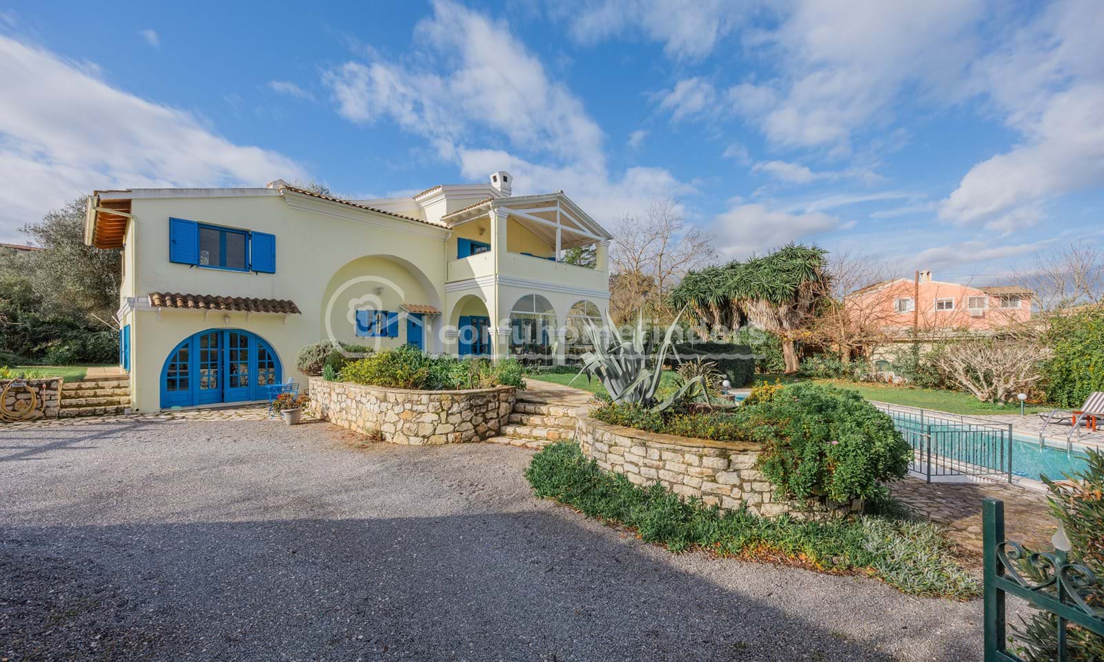 Listing photograph 2 of 23 of the house in Gouvia, published by Corfu Home Finders.