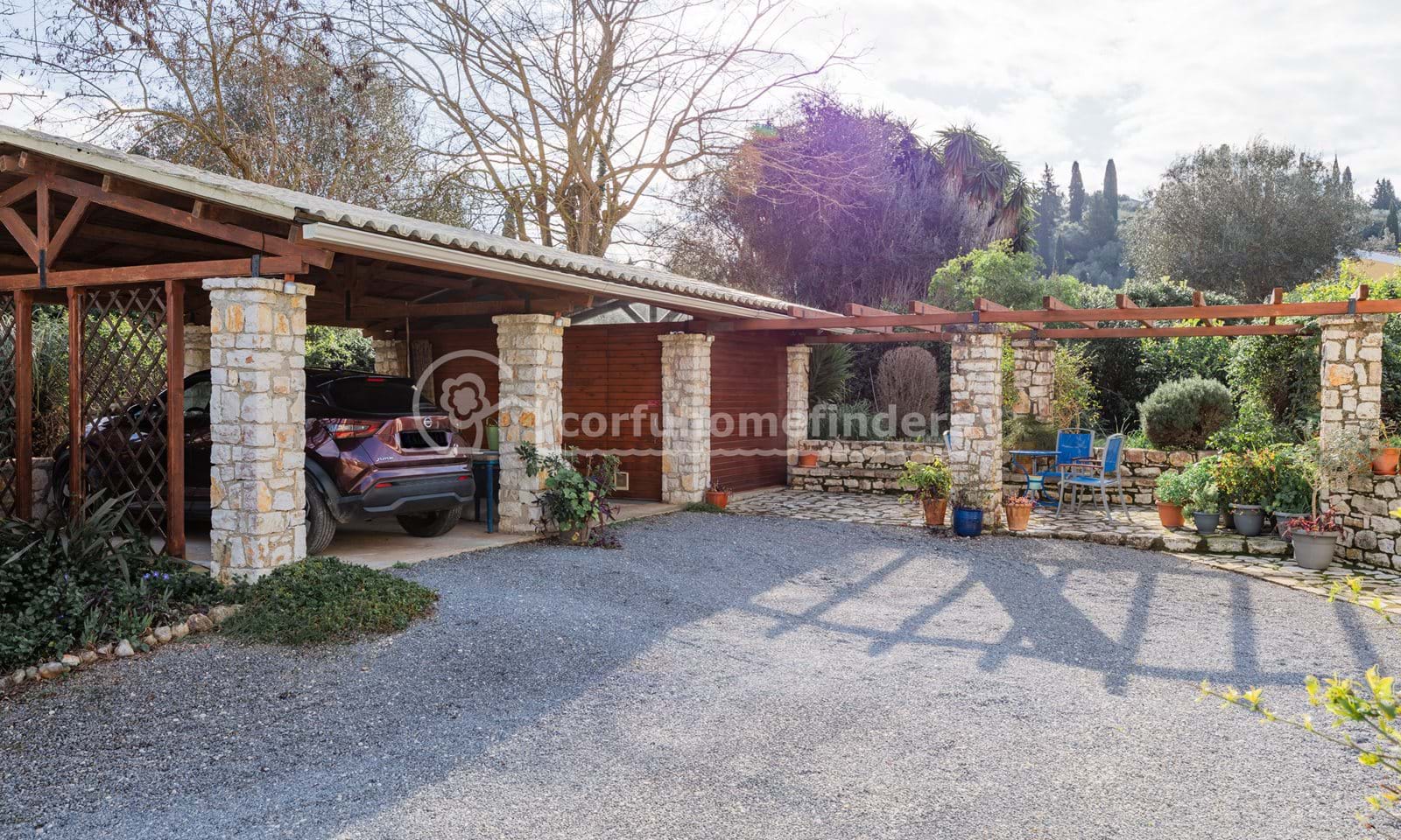 Listing photograph 20 of 23 of the house in Gouvia, published by Corfu Home Finders.