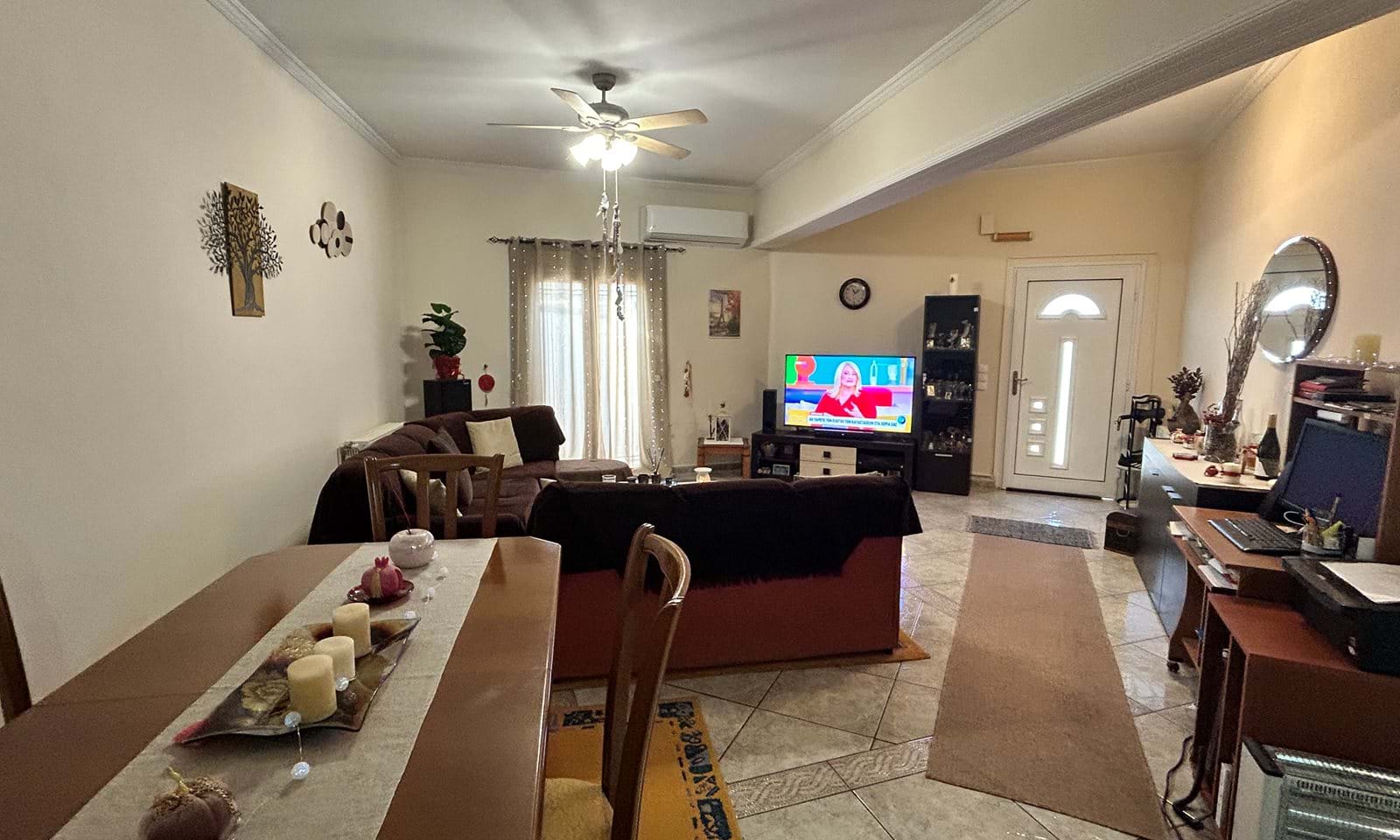 Listing photograph 4 of 10 of the apartment in Corfu Town, published by Corfu Home Finders.
