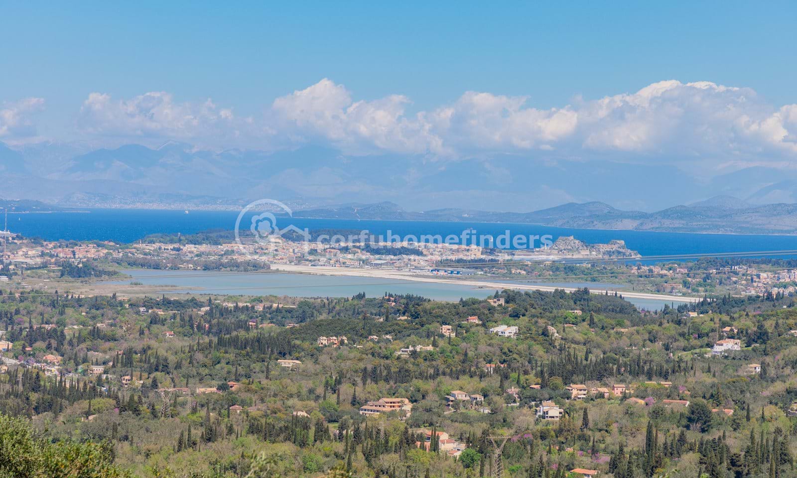 Listing photograph 8 of 19 of the house in Agii Deka, published by Corfu Home Finders.