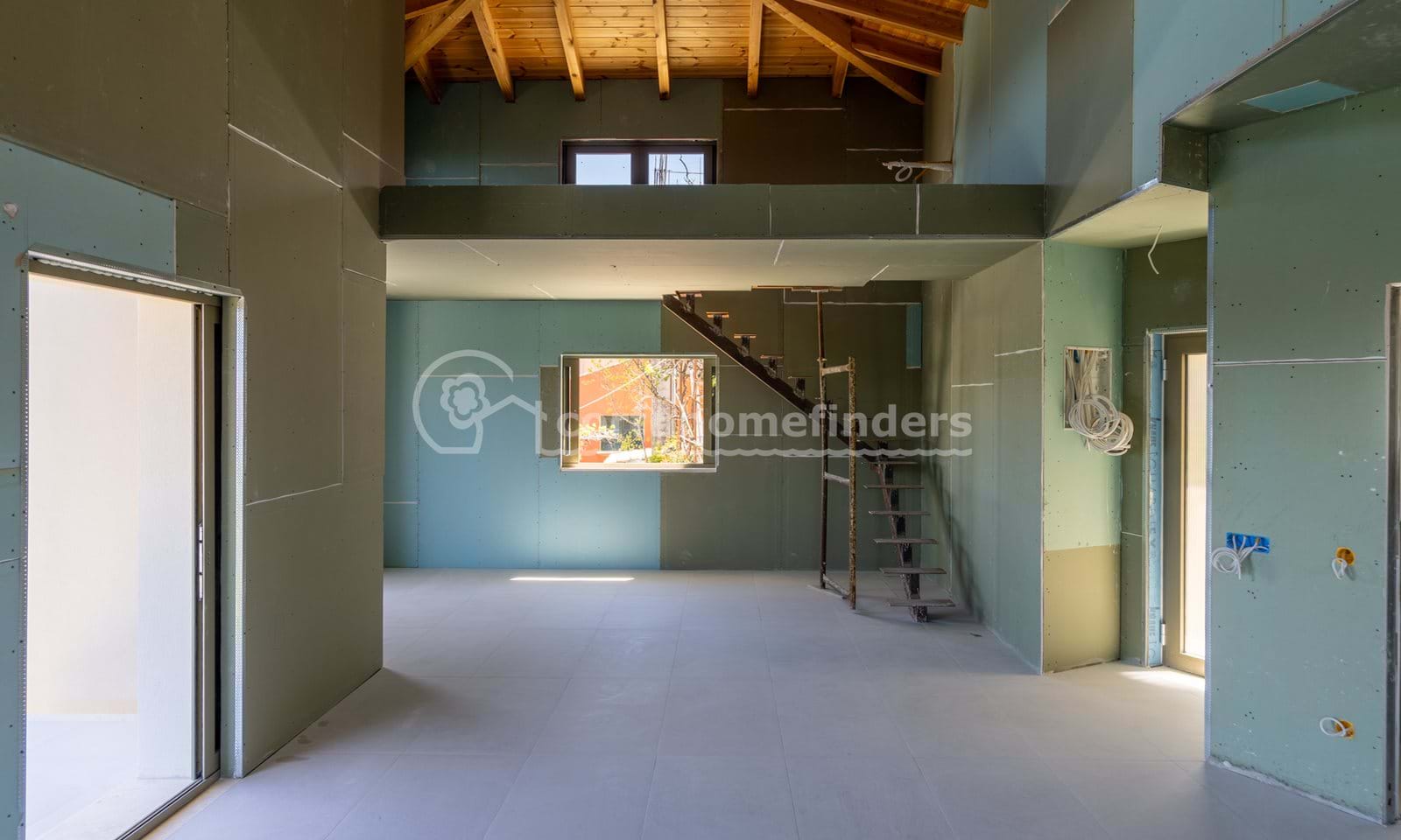 Listing photograph 6 of 19 of the house in Agii Deka, published by Corfu Home Finders.