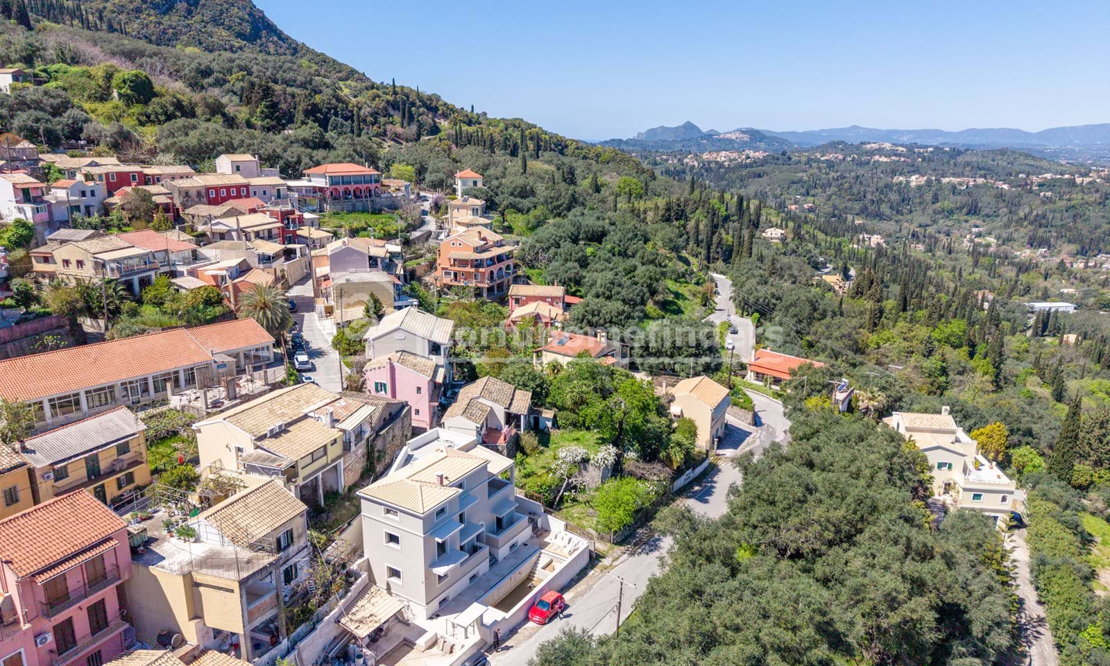 Listing photograph 11 of 19 of the house in Agii Deka, published by Corfu Home Finders.