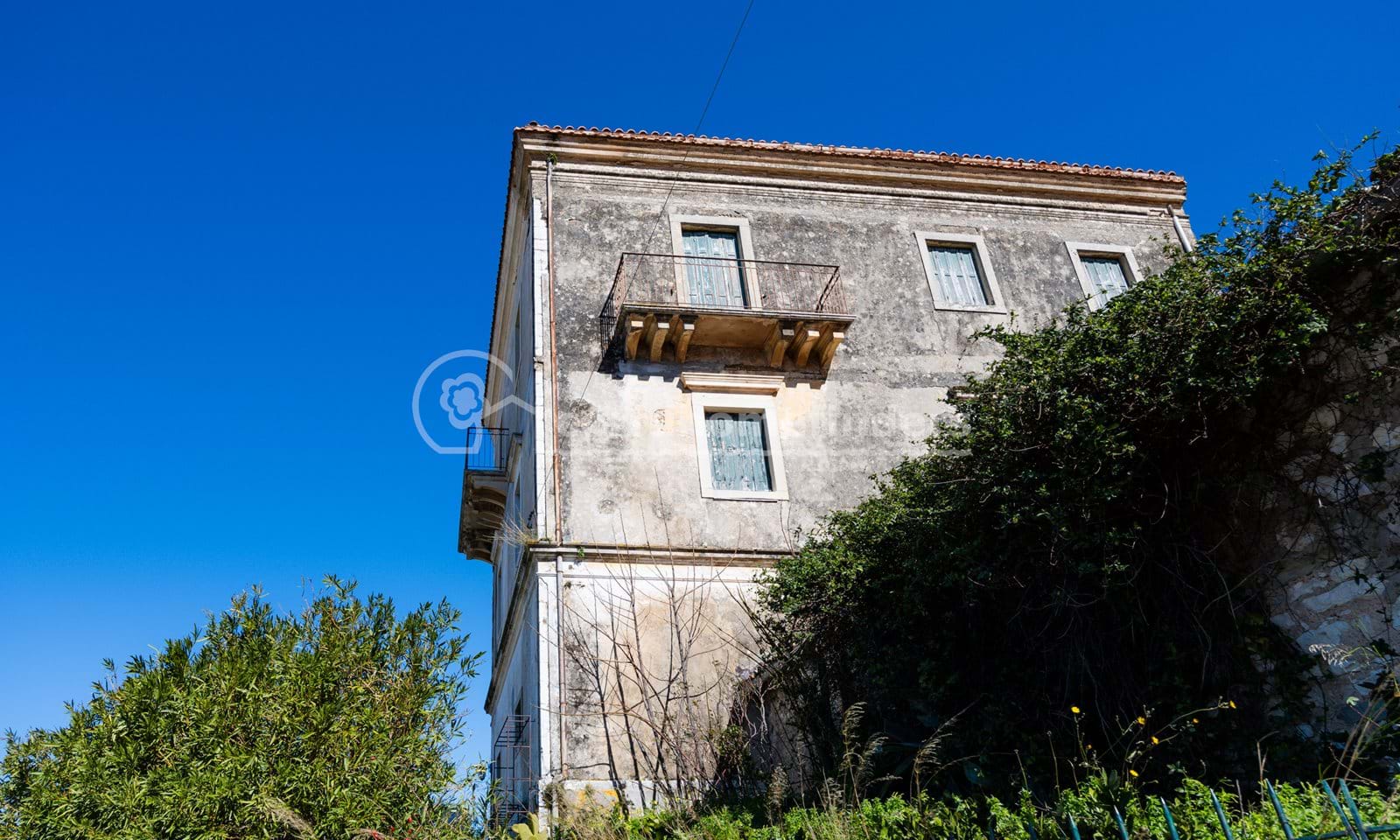 Listing photograph 3 of 30 of the house in Episkepsi, published by Corfu Home Finders.