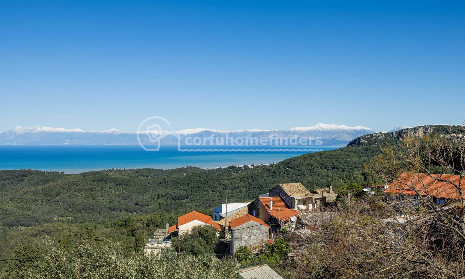 Listing photograph 18 of 30 of the house in Episkepsi, published by Corfu Home Finders.