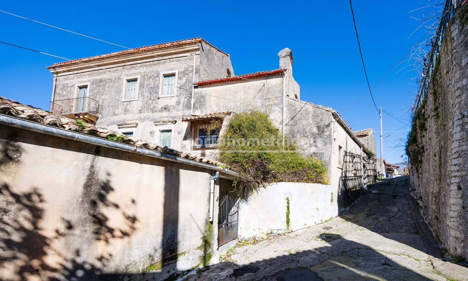 Listing photograph 1 of 30 of the house in Episkepsi, published by Corfu Home Finders.