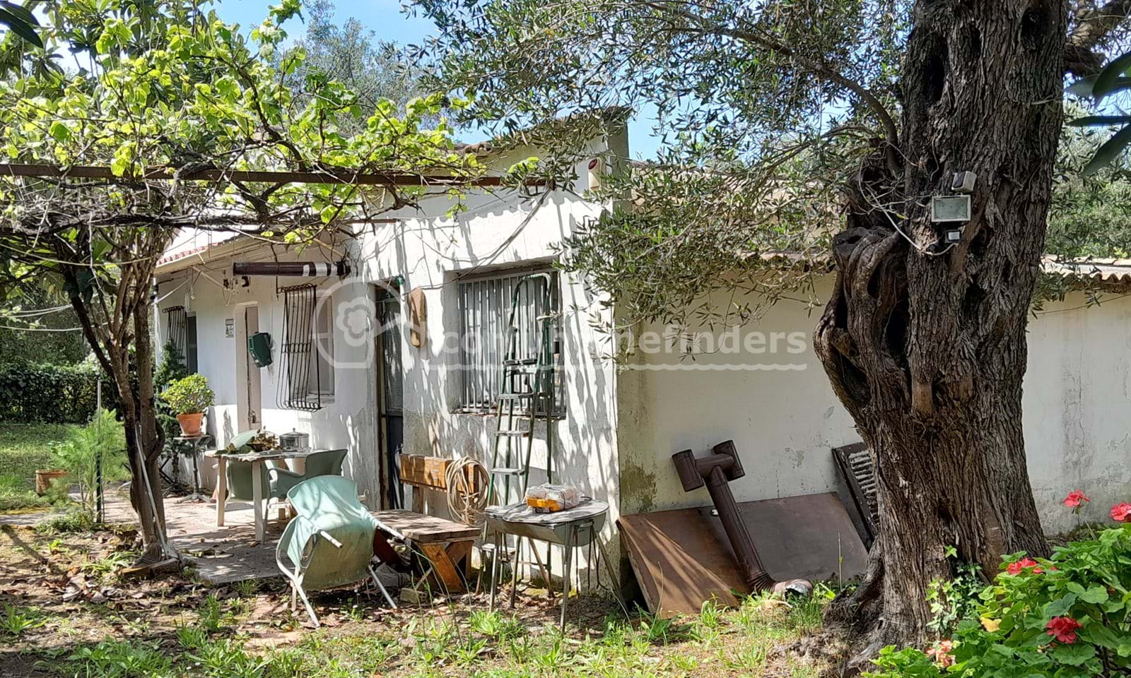 Listing photograph 2 of 12 of the house in Chalikounas, published by Corfu Home Finders.