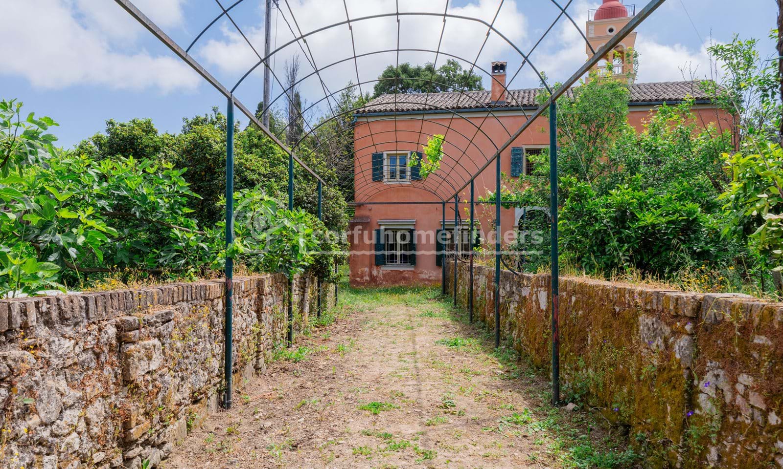 Listing photograph 11 of 20 of the house in Agios Mattheos, published by Corfu Home Finders.