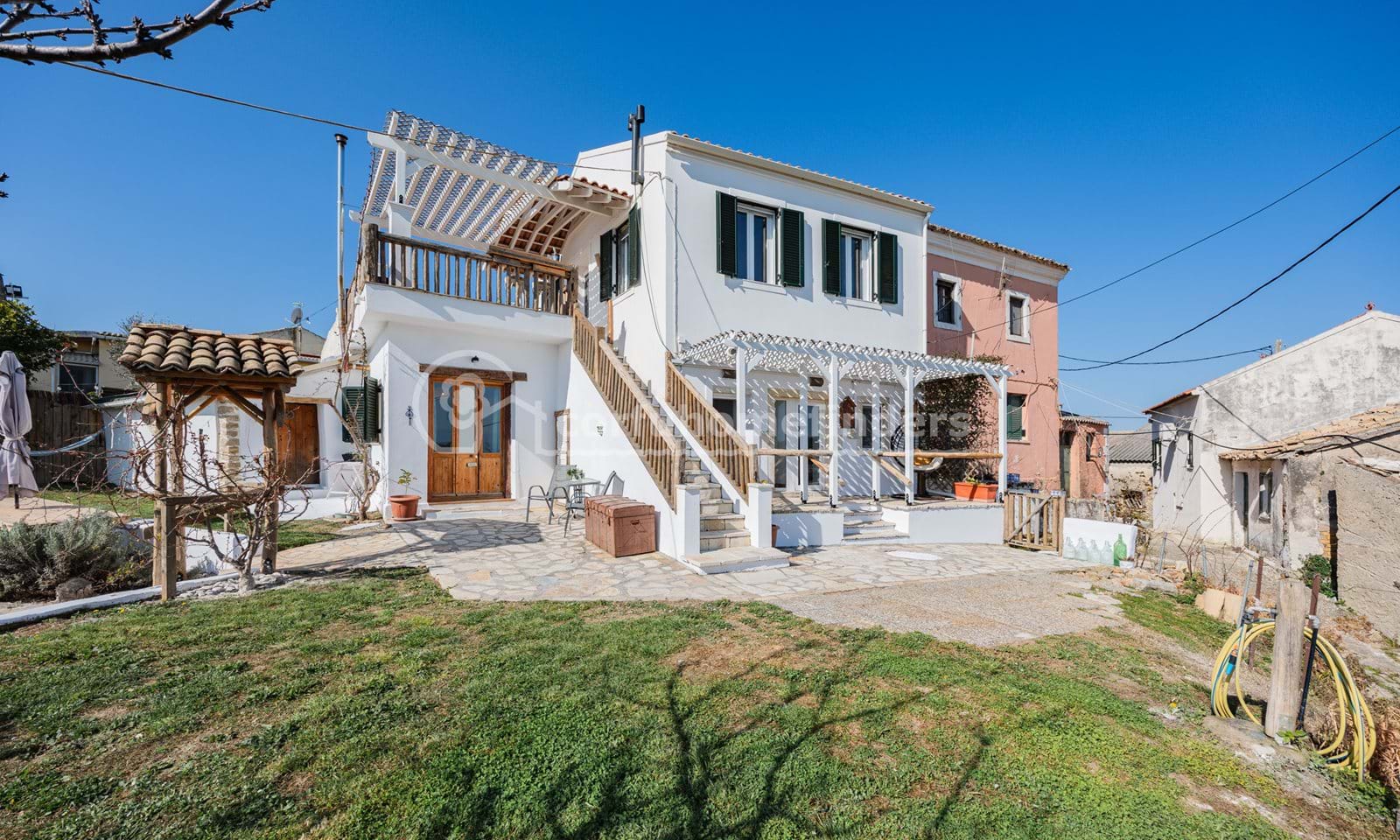 Listing photograph 2 of 23 of the house in Rachtades, published by Corfu Home Finders.