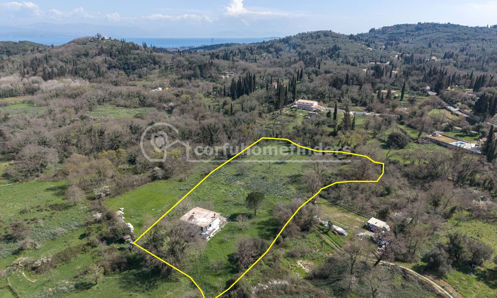 Listing photograph 2 of 18 of the house in Ano Korakiana, published by Corfu Home Finders.