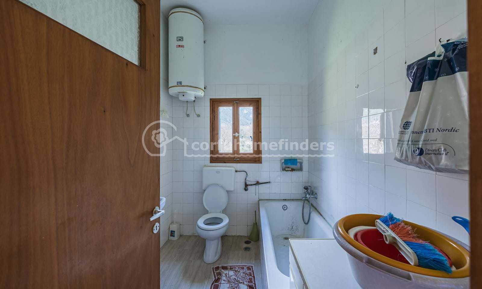 Listing photograph 11 of 18 of the house in Ano Korakiana, published by Corfu Home Finders.
