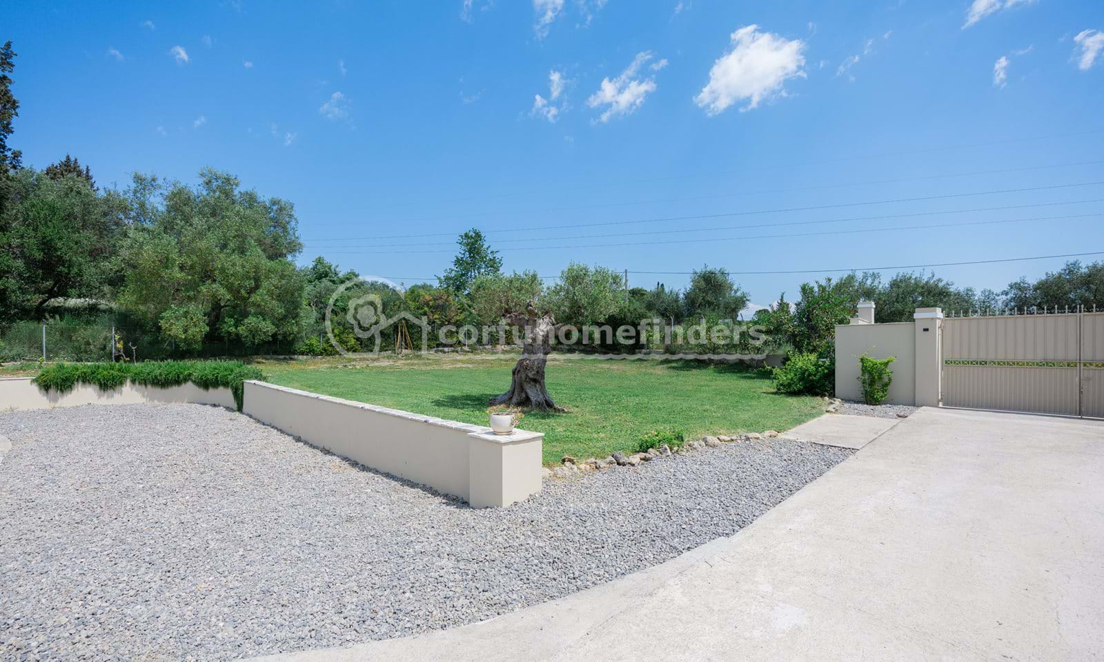 Listing photograph 3 of 18 of the house in Poulades, published by Corfu Home Finders.