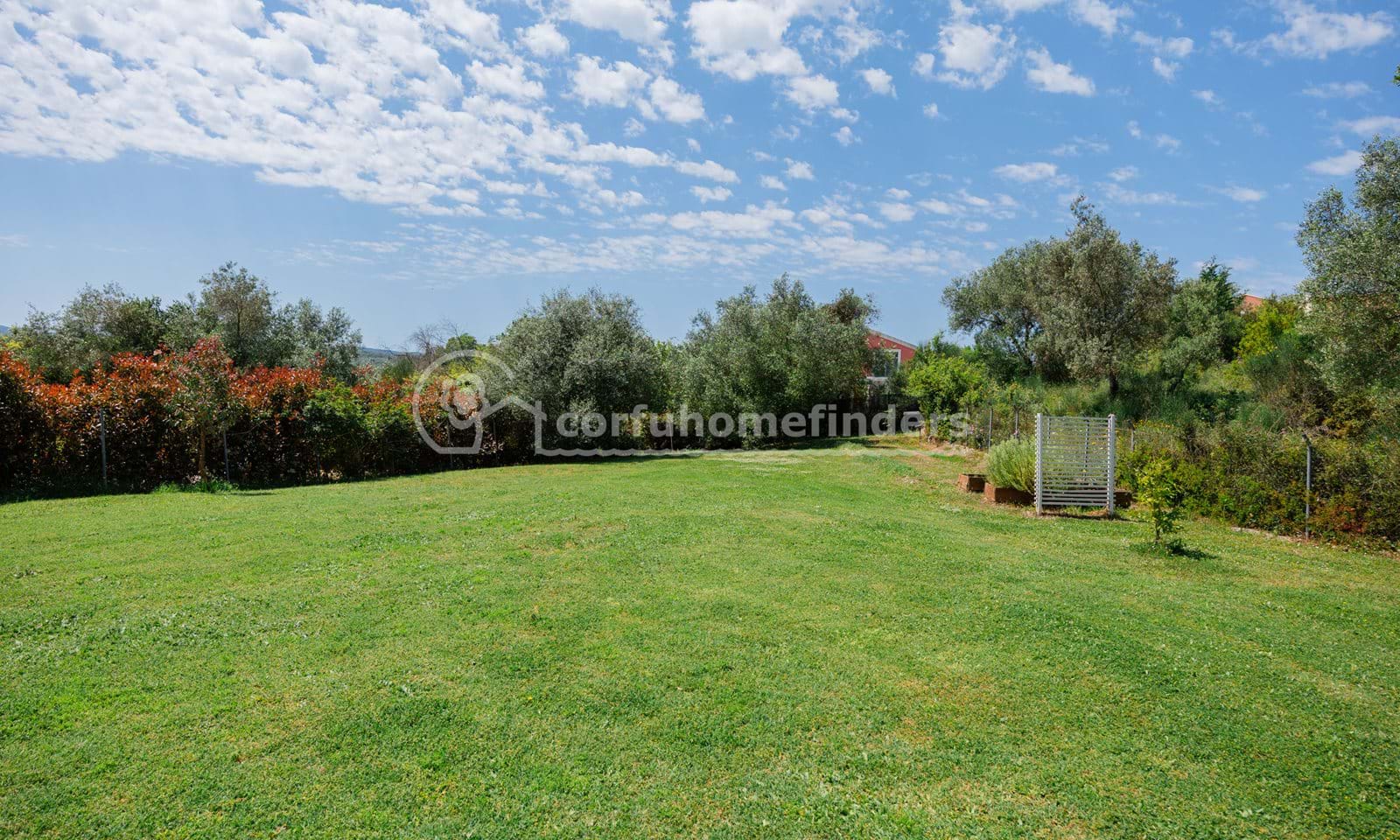 Listing photograph 2 of 18 of the house in Poulades, published by Corfu Home Finders.