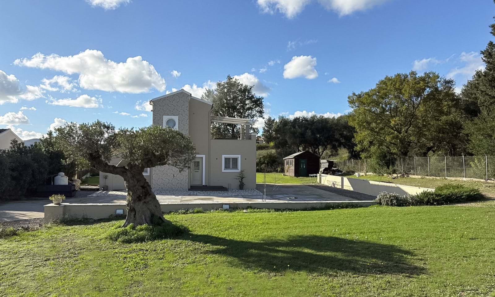 Listing photograph 4 of 18 of the house in Poulades, published by Corfu Home Finders.