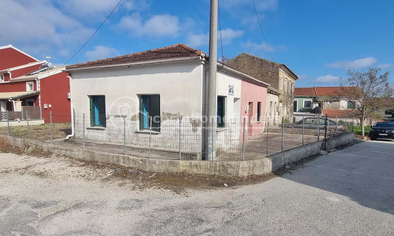Listing photograph 6 of 13 of the house in Lefkimmi, published by Corfu Home Finders.
