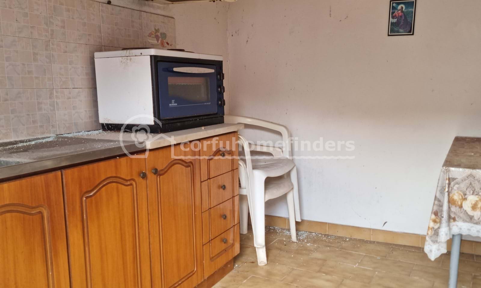 Listing photograph 11 of 13 of the house in Lefkimmi, published by Corfu Home Finders.