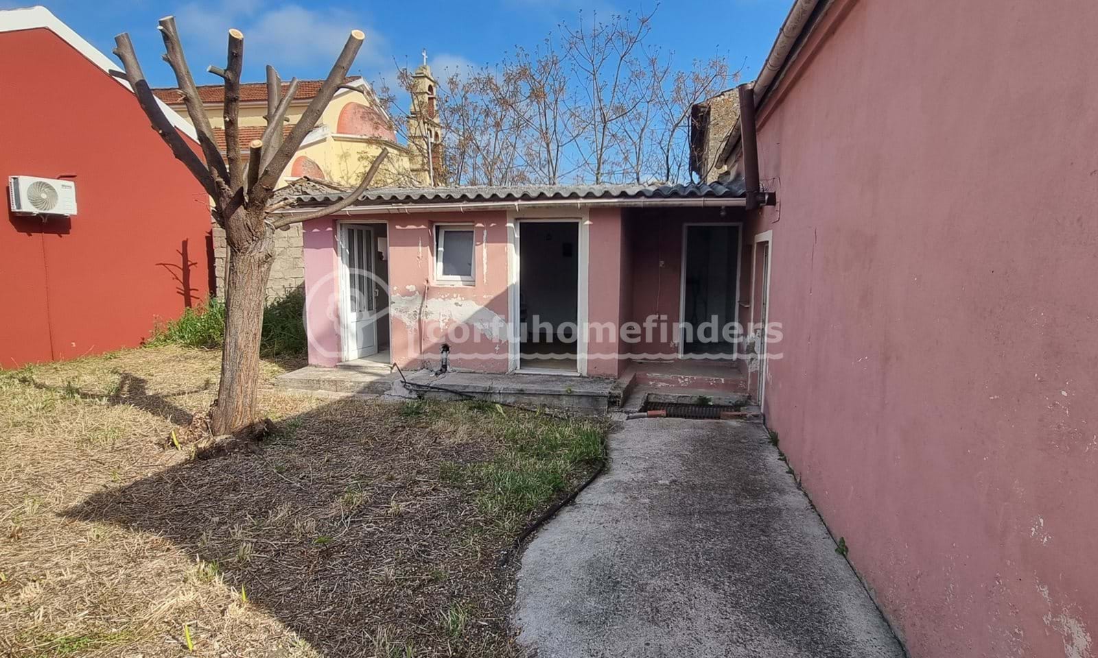Listing photograph 7 of 13 of the house in Lefkimmi, published by Corfu Home Finders.