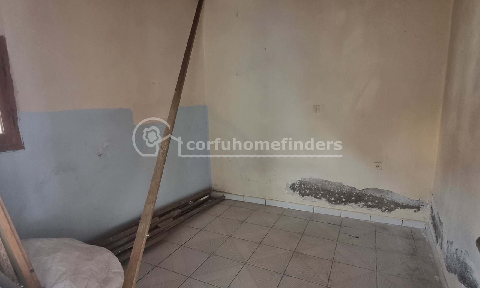 Listing photograph 3 of 13 of the house in Lefkimmi, published by Corfu Home Finders.