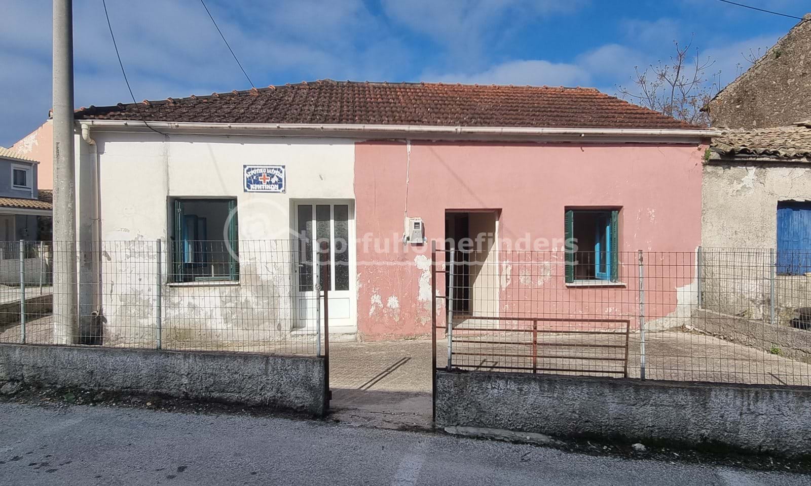 Listing photograph 1 of 13 of the house in Lefkimmi, published by Corfu Home Finders.