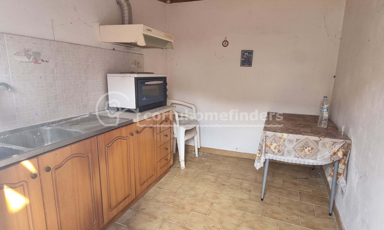 Listing photograph 10 of 13 of the house in Lefkimmi, published by Corfu Home Finders.