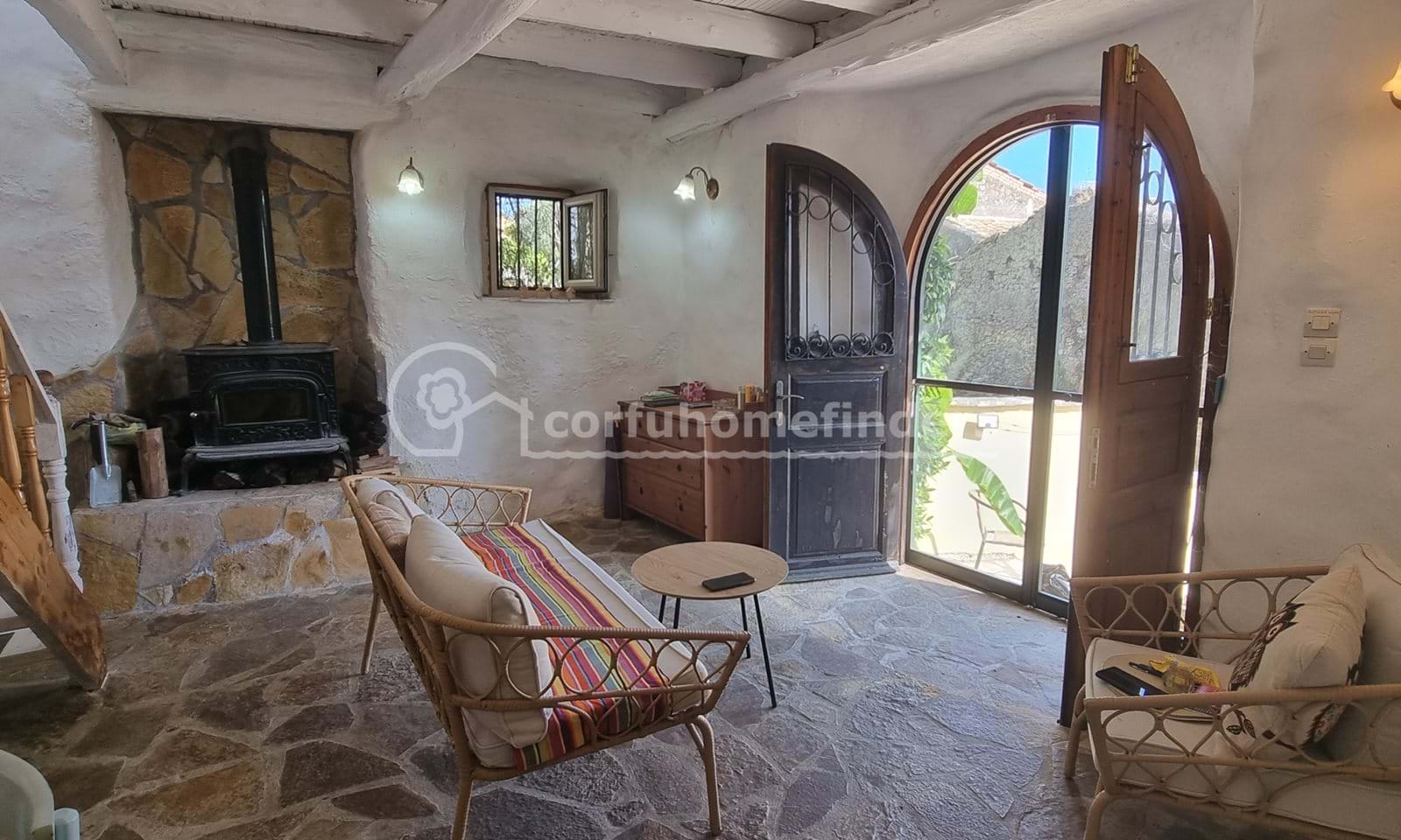 Listing photograph 4 of 15 of the house in Sinarades, published by Corfu Home Finders.
