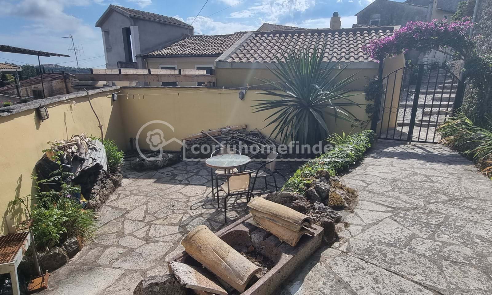 Listing photograph 13 of 15 of the house in Sinarades, published by Corfu Home Finders.