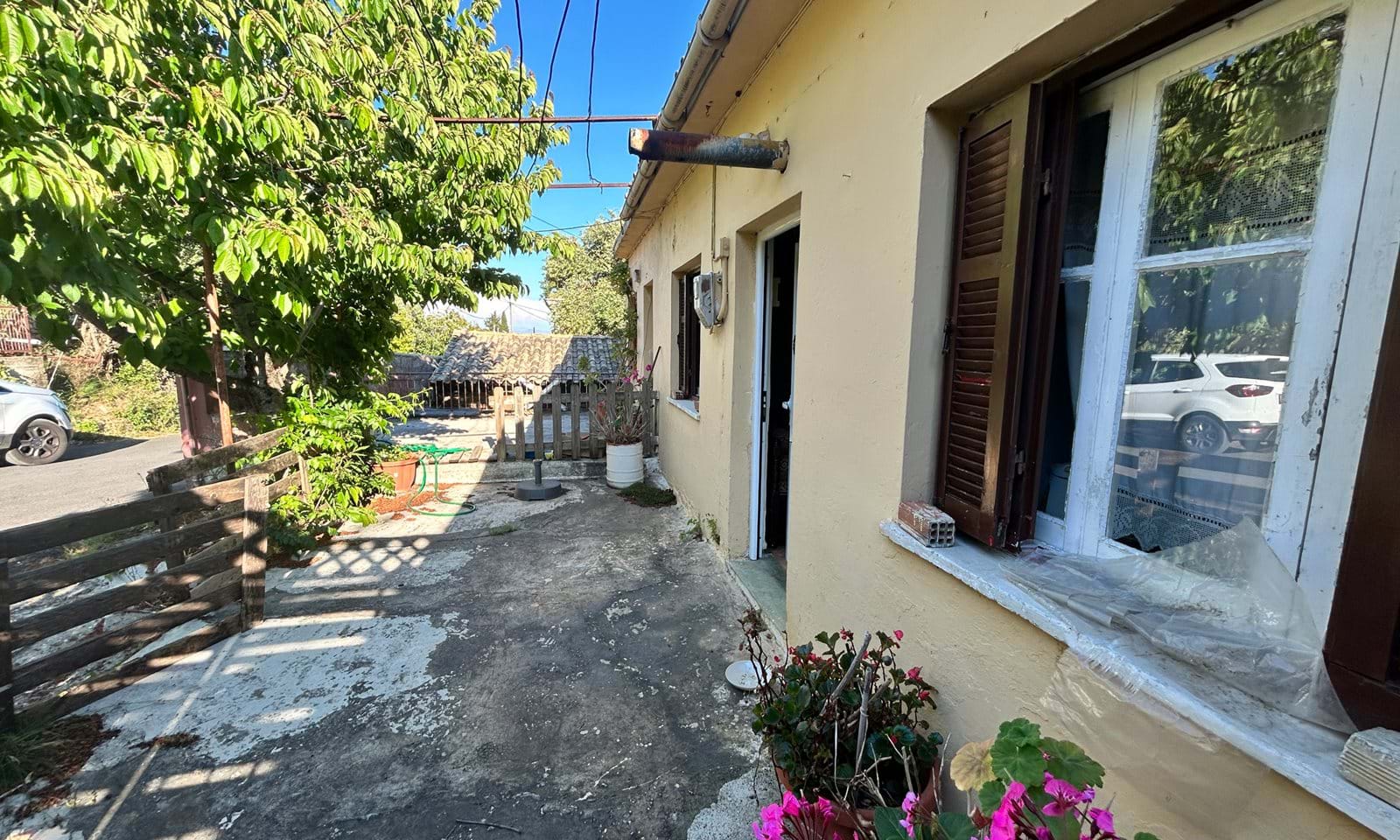 Listing photograph 3 of 15 of the apartment in Spartilas, published by Corfu Home Finders.
