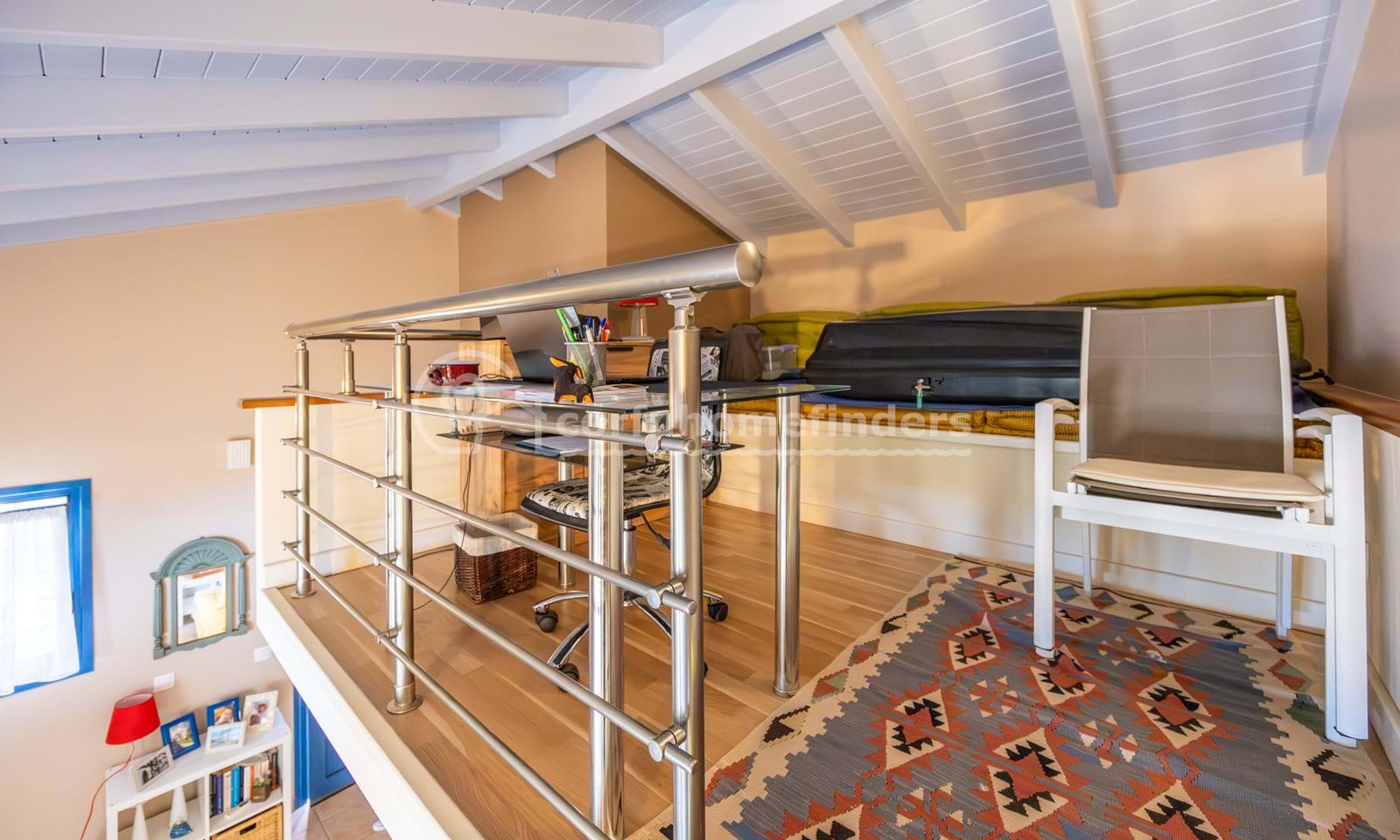 Listing photograph 4 of 24 of the apartment in Barbati, published by Corfu Home Finders.