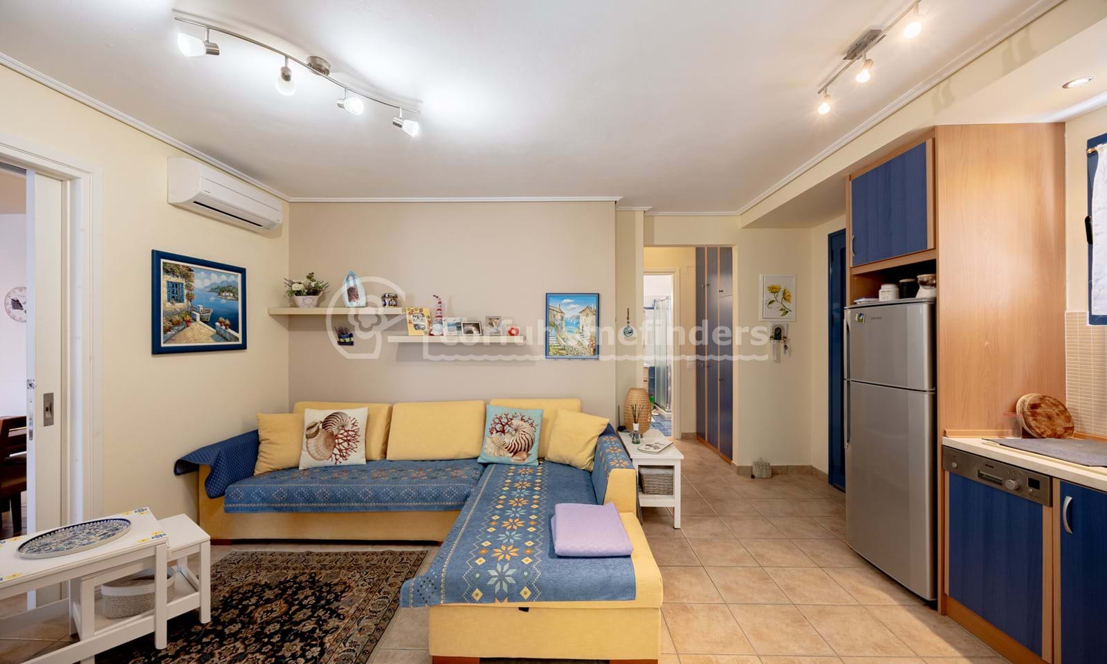 Listing photograph 18 of 24 of the apartment in Barbati, published by Corfu Home Finders.