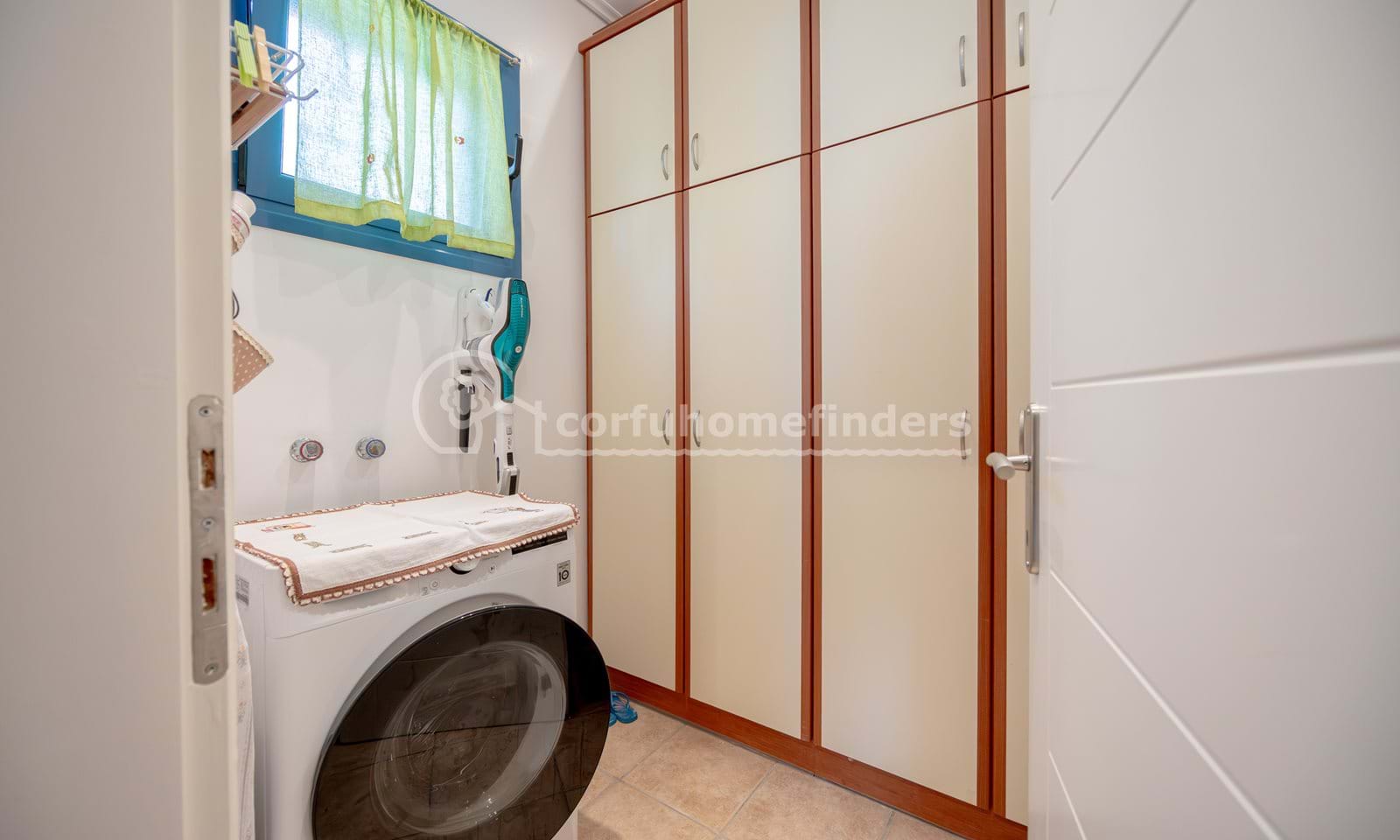 Listing photograph 15 of 24 of the apartment in Barbati, published by Corfu Home Finders.