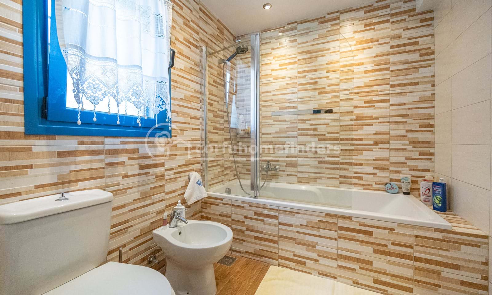 Listing photograph 7 of 24 of the apartment in Barbati, published by Corfu Home Finders.