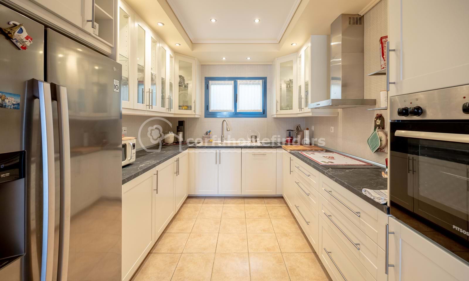 Listing photograph 13 of 24 of the apartment in Barbati, published by Corfu Home Finders.