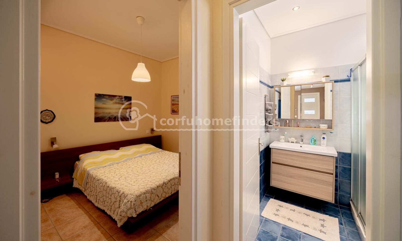 Listing photograph 21 of 24 of the apartment in Barbati, published by Corfu Home Finders.