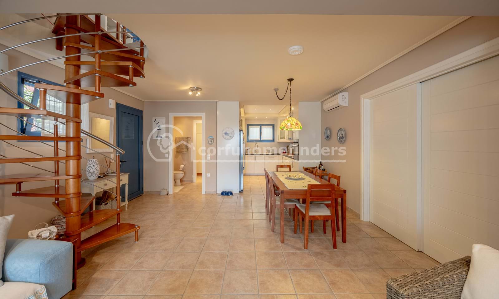 Listing photograph 12 of 24 of the apartment in Barbati, published by Corfu Home Finders.