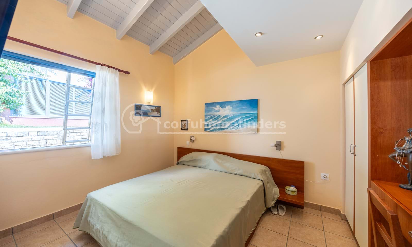 Listing photograph 6 of 24 of the apartment in Barbati, published by Corfu Home Finders.