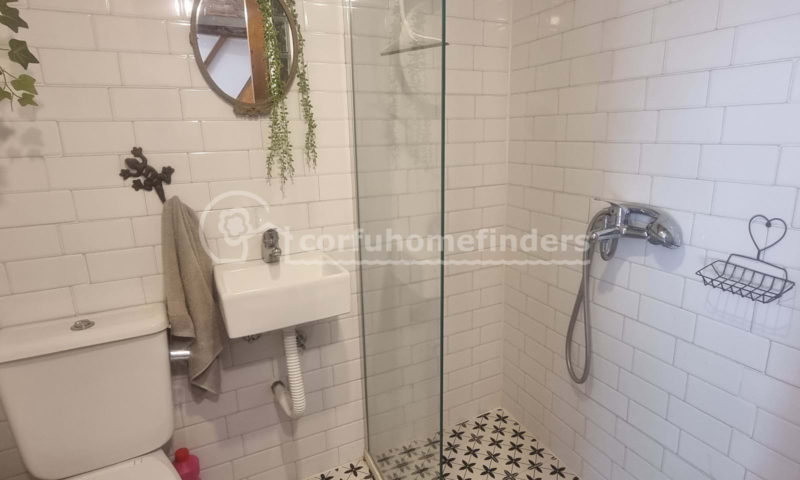 Listing photograph 10 of 14 of the house in Agios Mattheos, published by Corfu Home Finders.