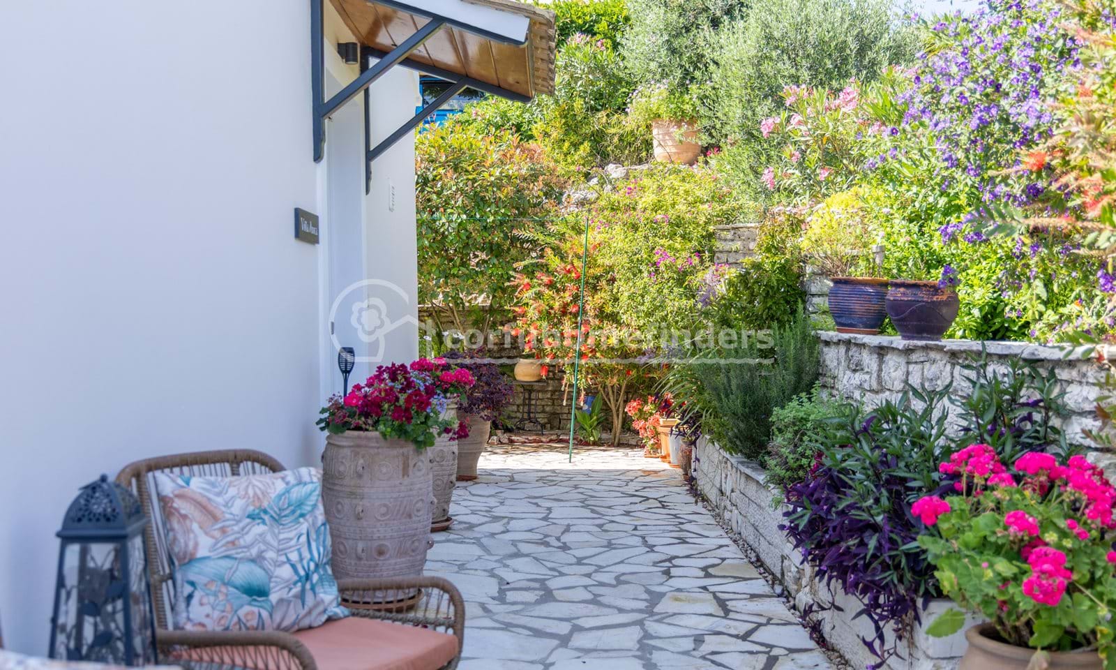 Listing photograph 6 of 19 of the house in Loutses, published by Corfu Home Finders.