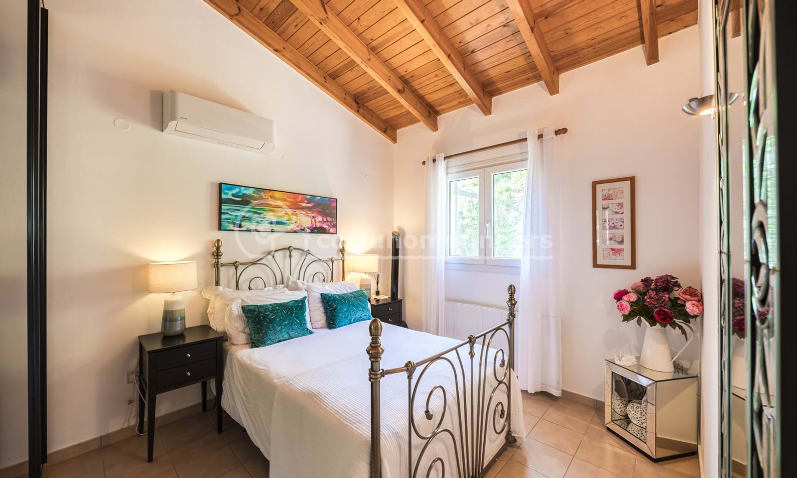 Listing photograph 14 of 19 of the house in Loutses, published by Corfu Home Finders.