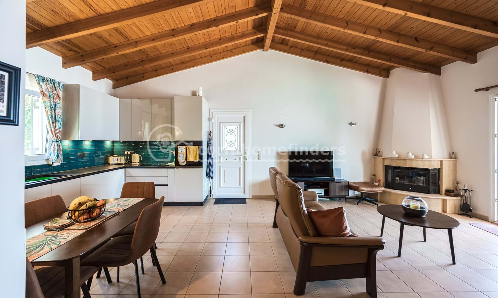 Listing photograph 7 of 19 of the house in Loutses, published by Corfu Home Finders.