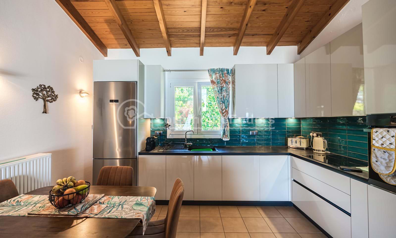 Listing photograph 9 of 19 of the house in Loutses, published by Corfu Home Finders.