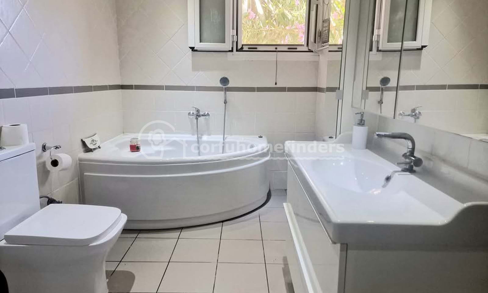 Listing photograph 6 of 17 of the house in Agios Nikolaos, published by Corfu Home Finders.