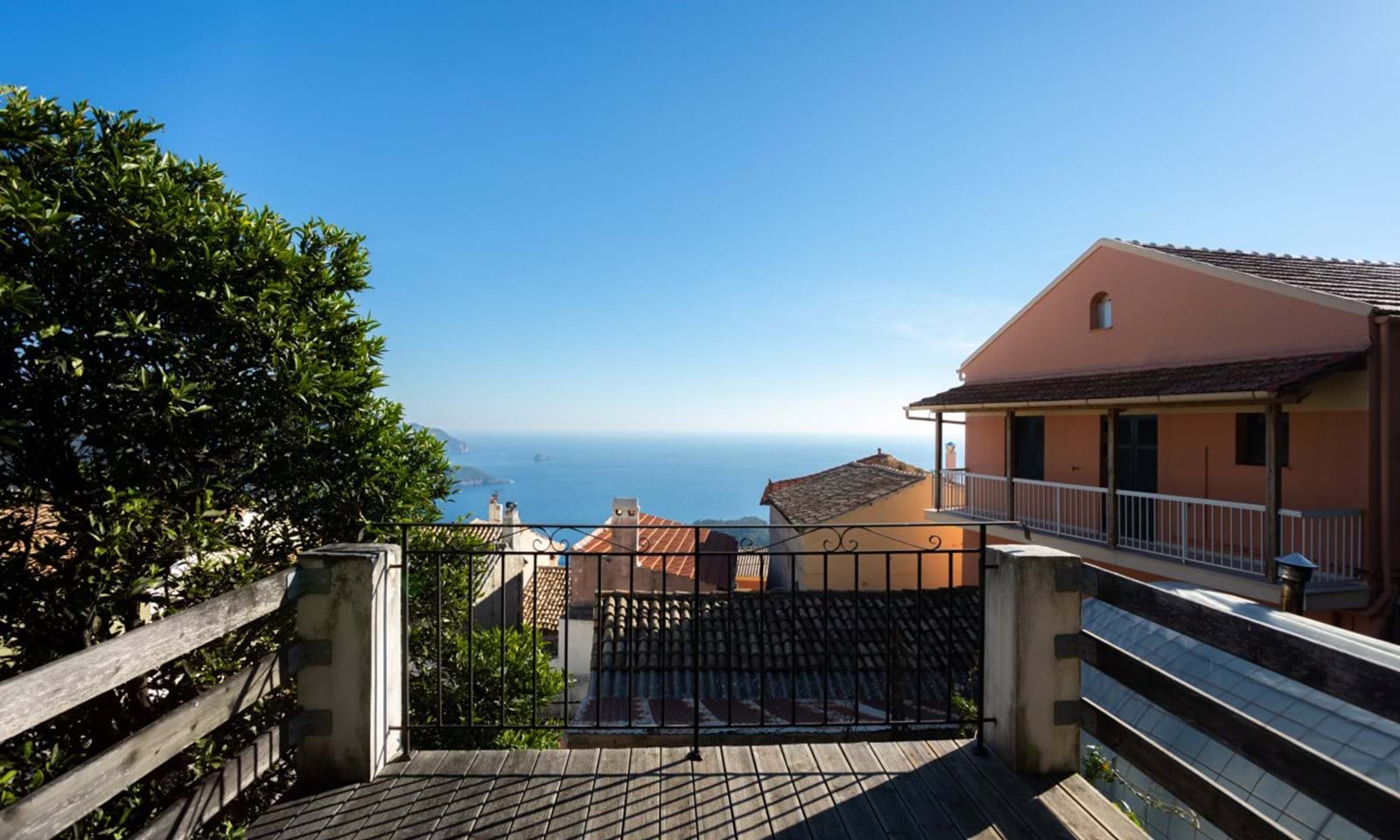 Listing photograph 1 of 8 of the house in Lakones, published by Corfu Home Finders.
