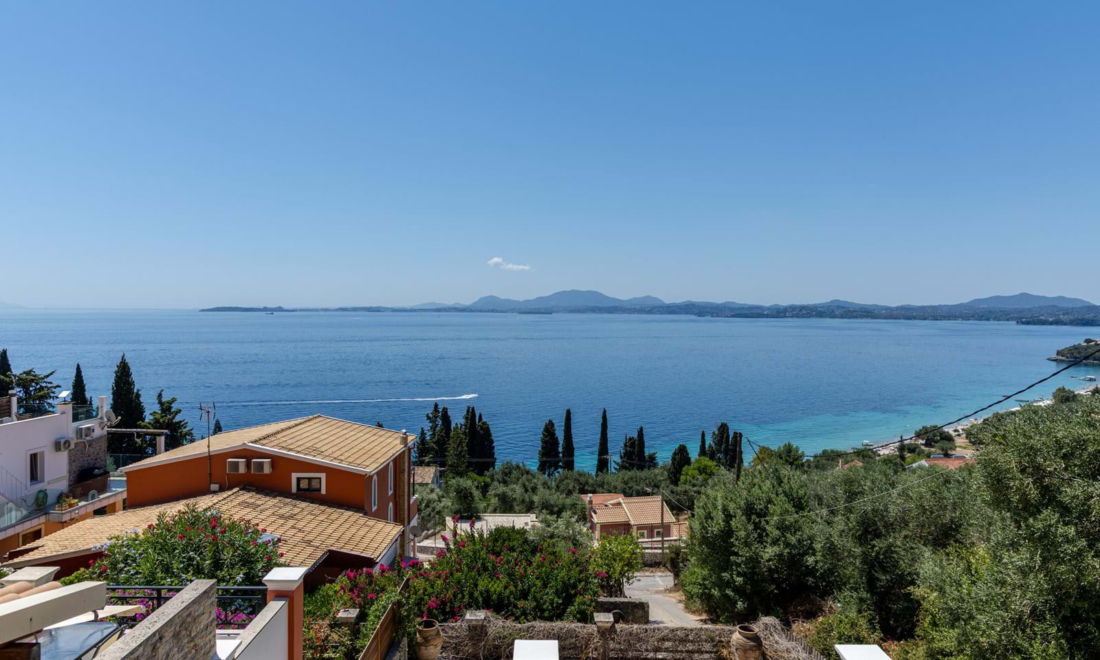Listing photograph 28 of 30 of the house in Barbati, published by Corfu Home Finders.