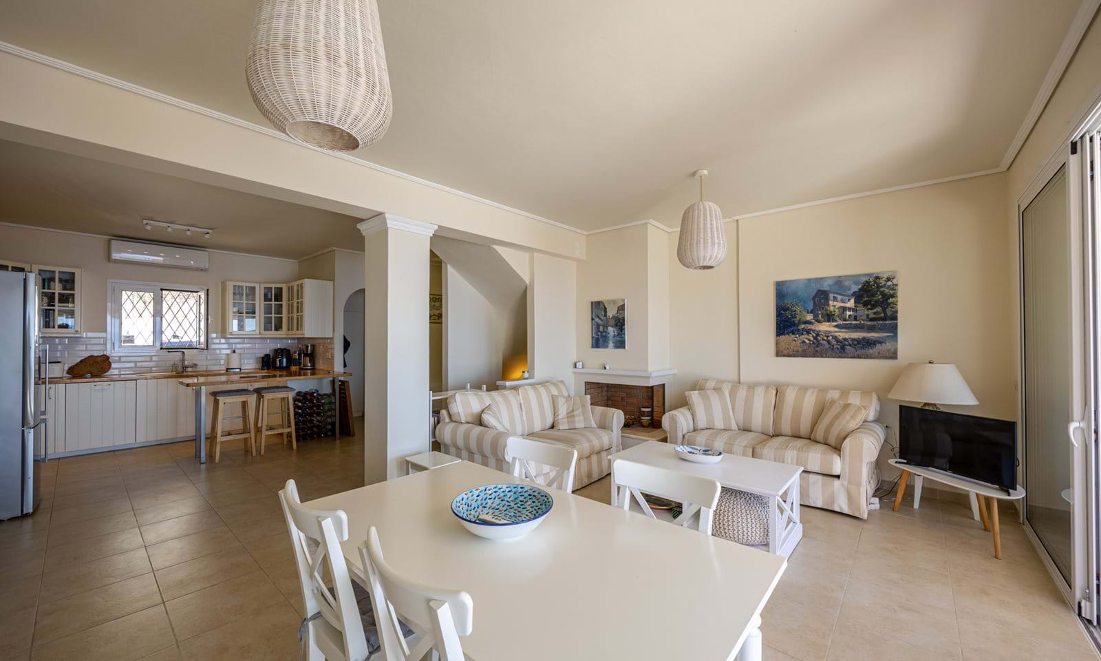 Listing photograph 5 of 30 of the house in Barbati, published by Corfu Home Finders.