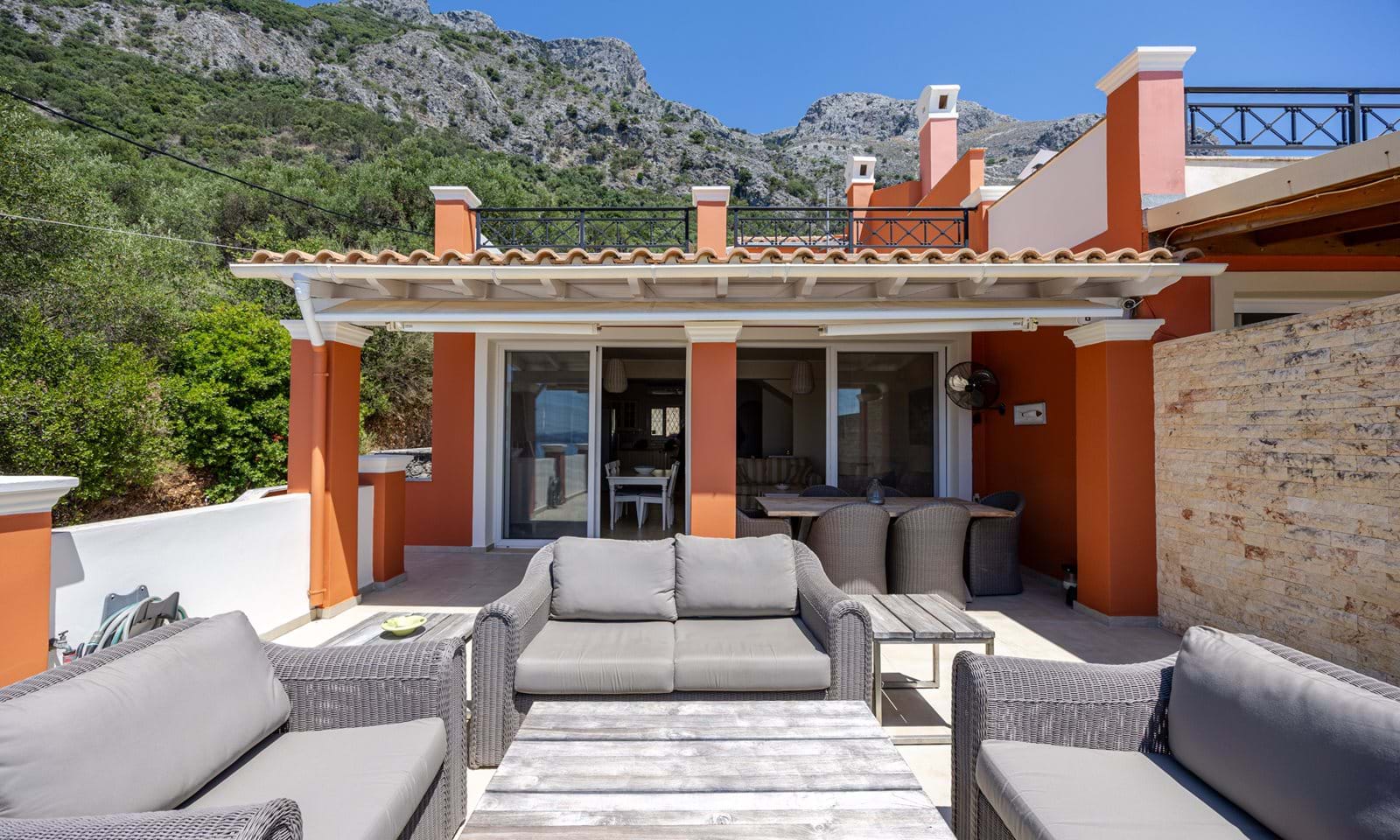 Listing photograph 8 of 30 of the house in Barbati, published by Corfu Home Finders.