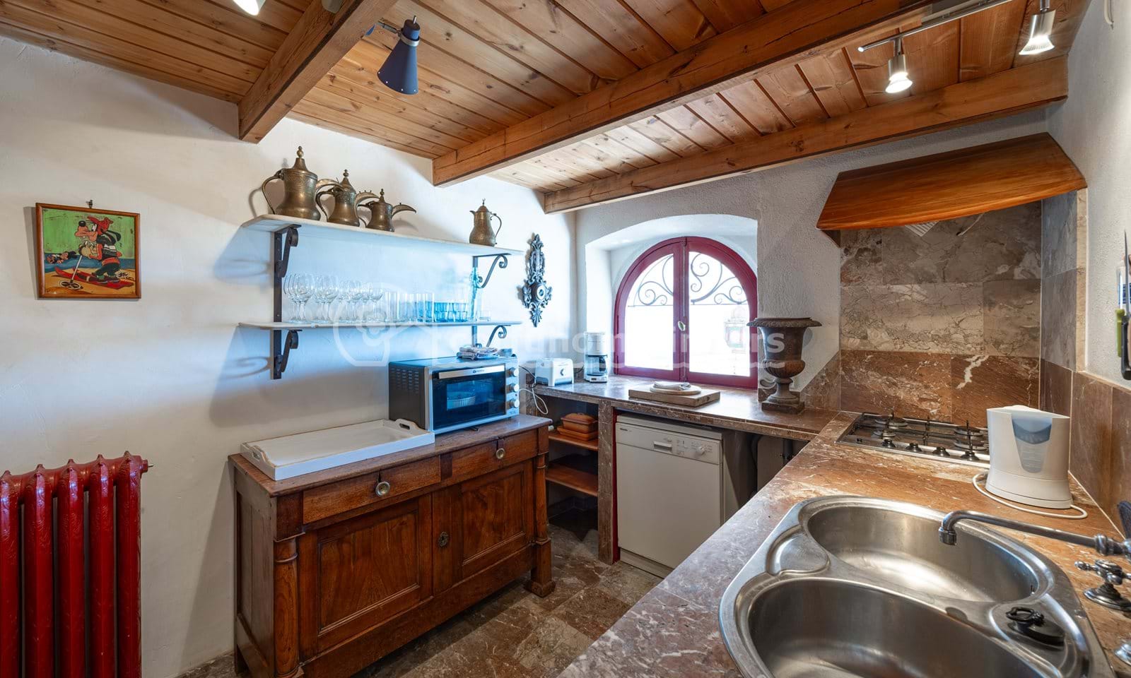 Listing photograph 8 of 19 of the house in Kassiopi, published by Corfu Home Finders.