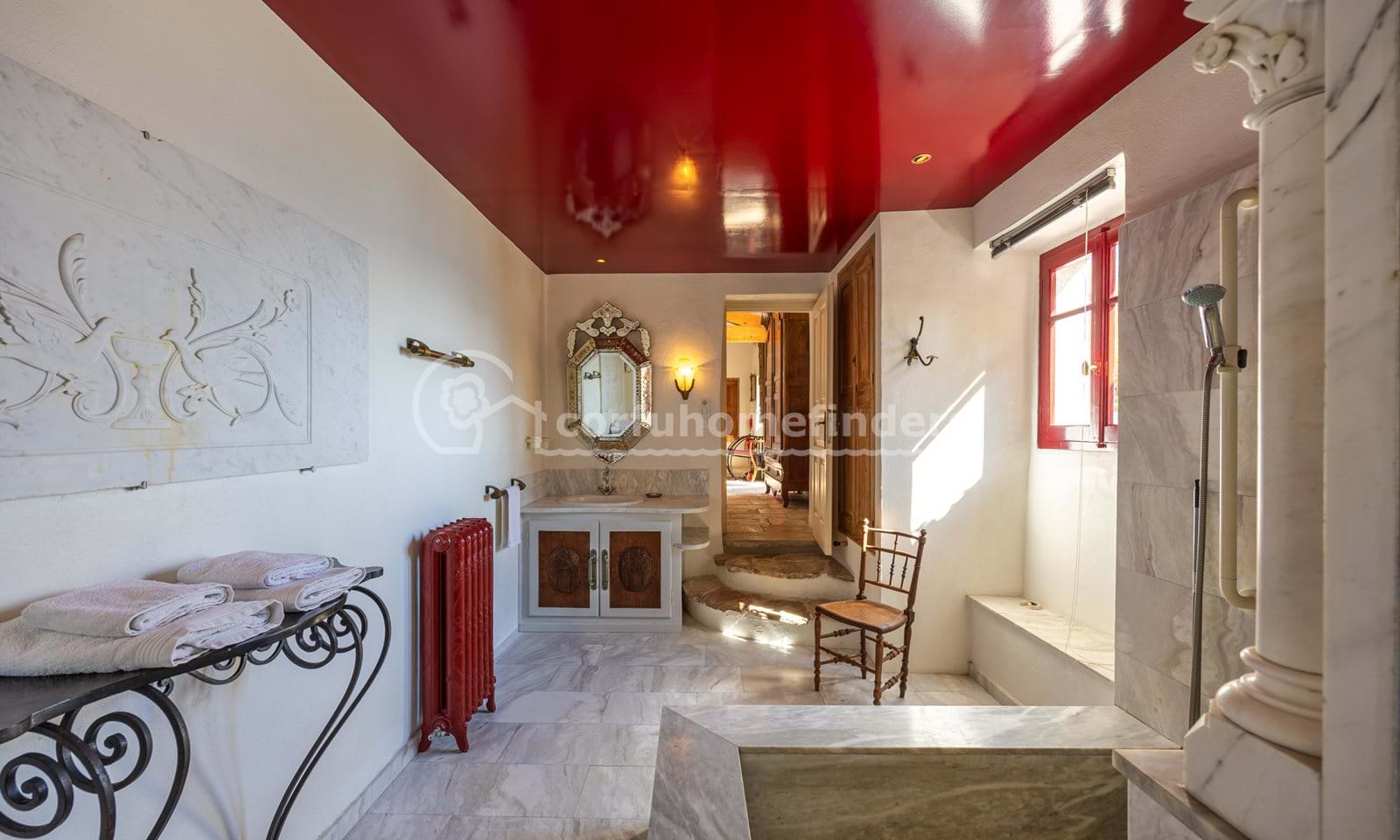 Listing photograph 13 of 19 of the house in Kassiopi, published by Corfu Home Finders.