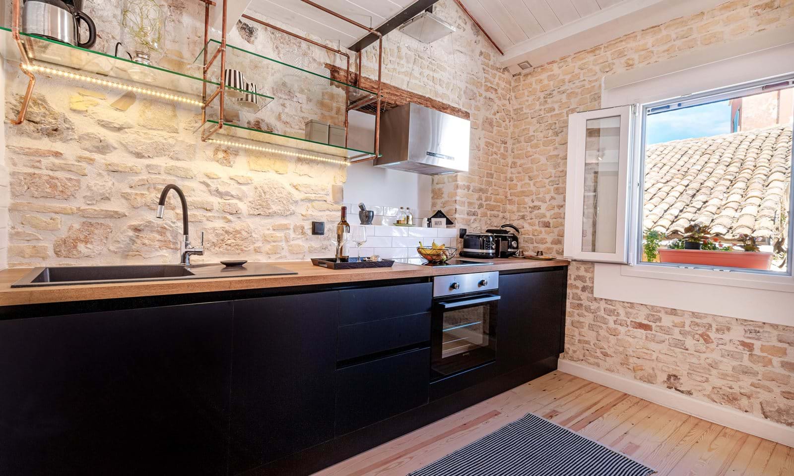 Listing photograph 24 of 28 of the apartment in Corfu Town, published by Corfu Home Finders.