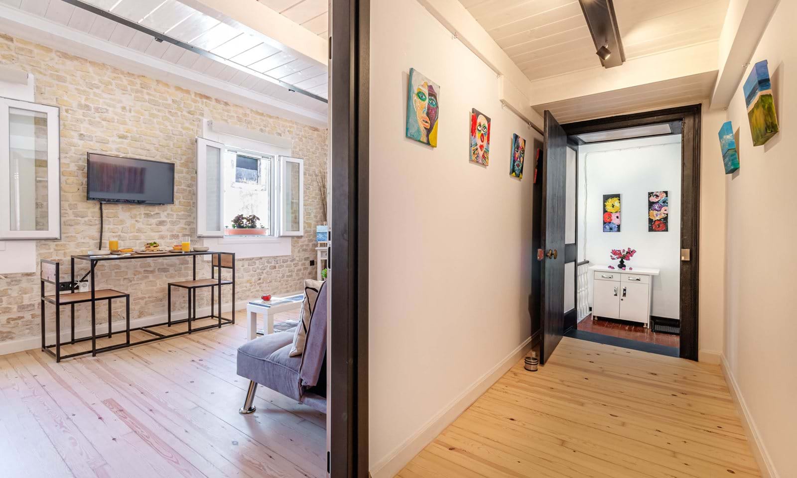 Listing photograph 21 of 28 of the apartment in Corfu Town, published by Corfu Home Finders.