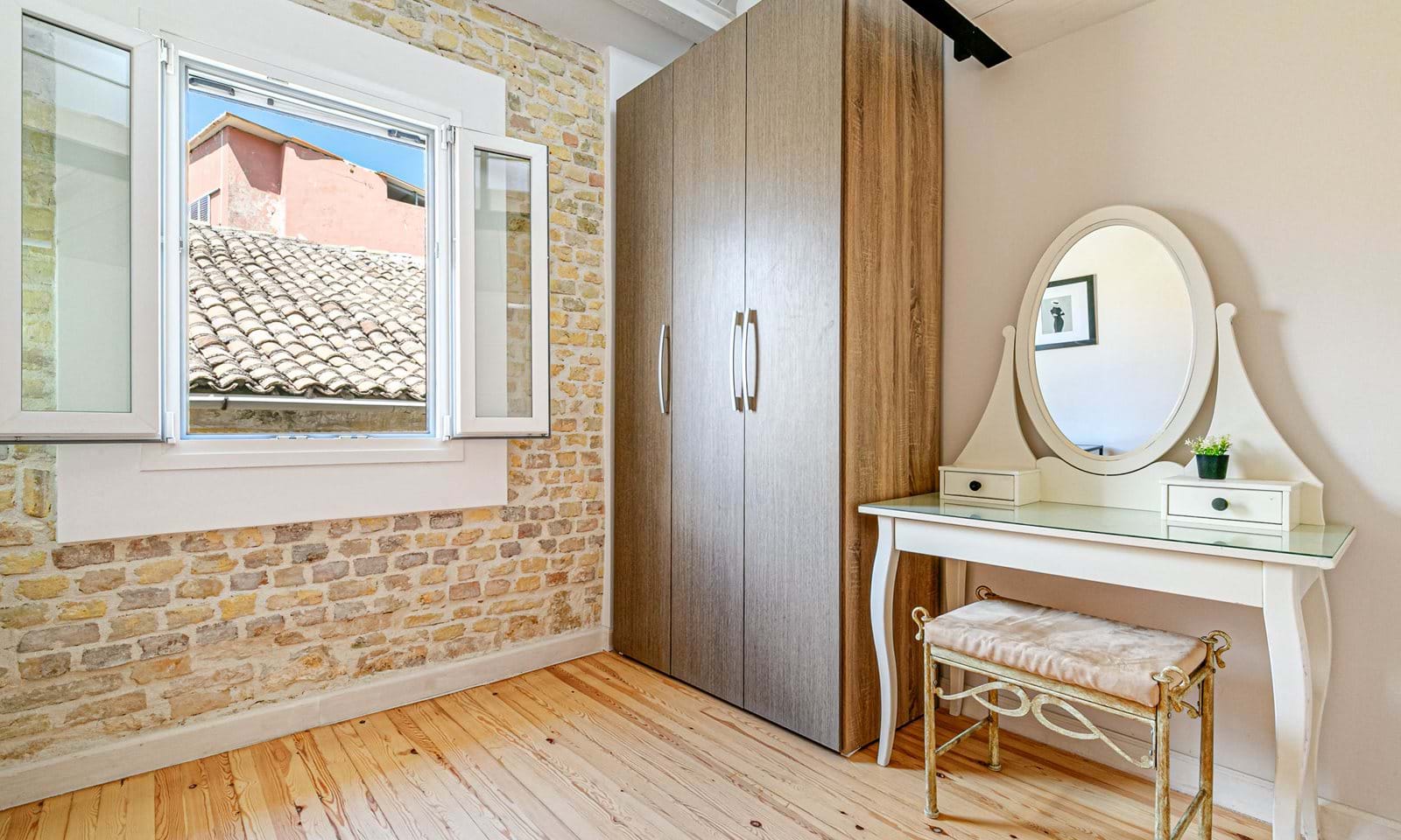 Listing photograph 14 of 28 of the apartment in Corfu Town, published by Corfu Home Finders.