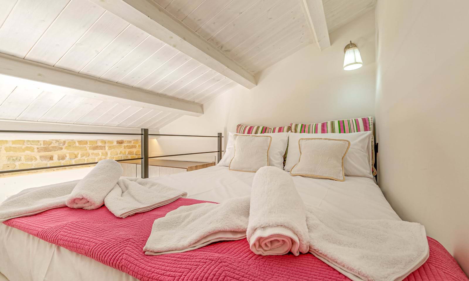 Listing photograph 19 of 28 of the apartment in Corfu Town, published by Corfu Home Finders.
